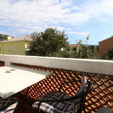 Daire Tomasic With Balcony Baška