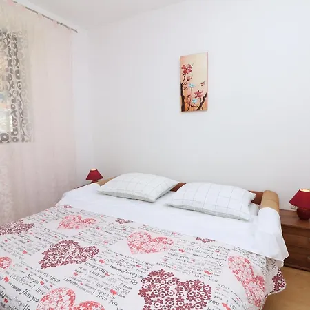 Tomasic With Balcony Apartment Baska (Krk)
