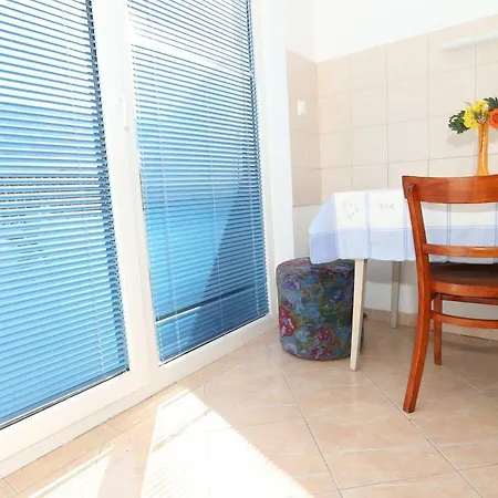 Apartment Tomasic With Balcony